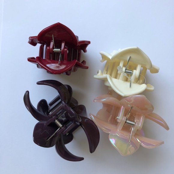 H&M Hair Clips 4 pieces. - Picture 2 of 3